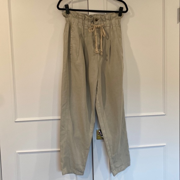 Free People Margate Paper Bag Waist Pleated Beige Trouser Size Small - Picture 2 of 16